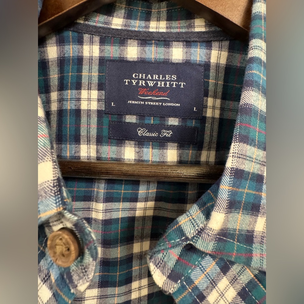 Charles Tyrwhitt Men's Classic Fit Button-Down Shirt. 100% Cotton. Size Large - Picture 11 of 11